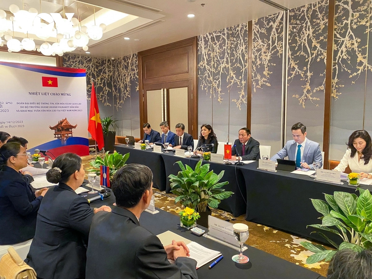 Vietnam and Laos step up cooperation in tourism